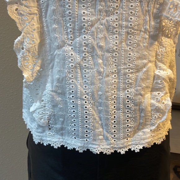 TRN short sleeve top.                  TRN7 - Picture 2 of 8